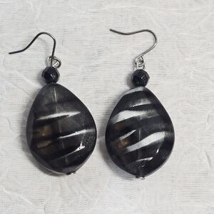 $1 With $5+ Bundle•Elegant Black and Silver Earrings 0293
